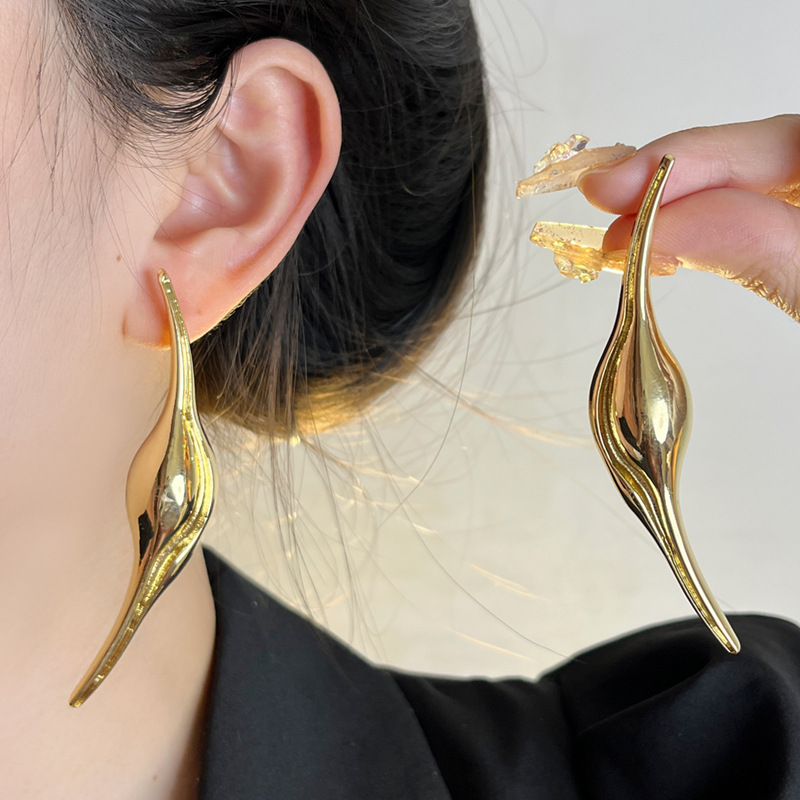 Minimalist โลหะเรียวโค้งต่างหู - Travel Accessories Europe บทวิจารณ์และราคา