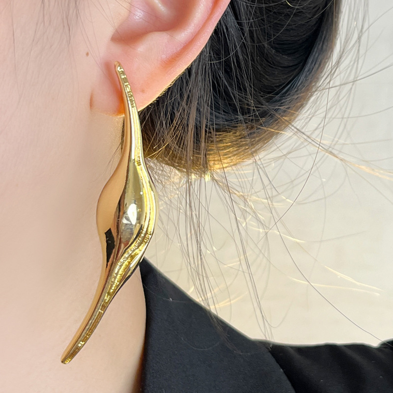 Minimalist โลหะเรียวโค้งต่างหู - Travel Accessories Europe บทวิจารณ์และราคา